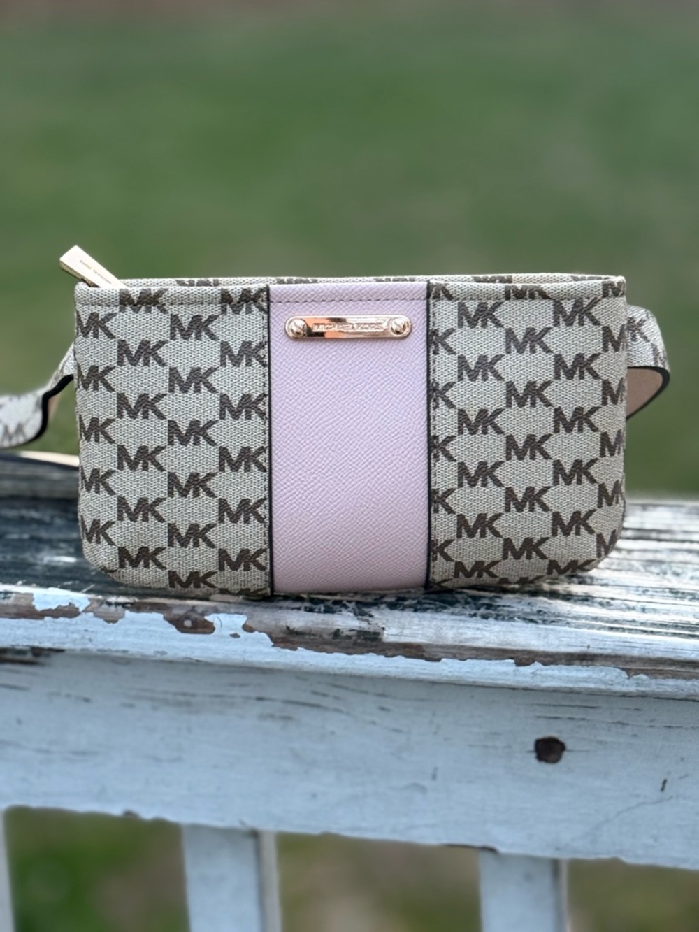 NWOT MICHAEL KORS MONOGRAM PINK/TAN BELT BAG